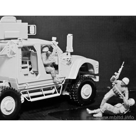 MB 1:35 35170 "Man Down!" US MODERN ARMY, MIDDLE EAST, PRESENT DAY