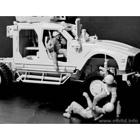 MB 1:35 35170 "Man Down!" US MODERN ARMY, MIDDLE EAST, PRESENT DAY