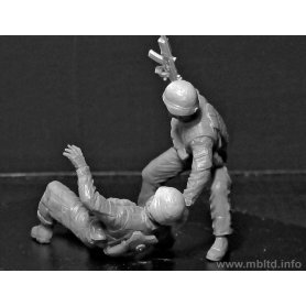 MB 1:35 35170 "Man Down!" US MODERN ARMY, MIDDLE EAST, PRESENT DAY