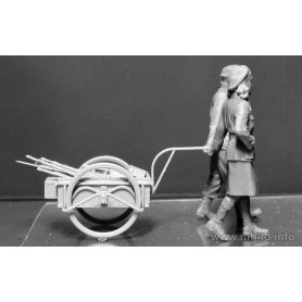 MB 1:35 35182 Volkssturm. Ammunition to the Frontline.