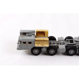 Modelcollect 1:72 M983A2 HEMTT i MAZ 7410