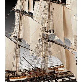Revell 05606 1/72 USS United States