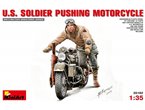 Mini Art 1:35 US SOLDIER PUSHING MOTORCYCLE