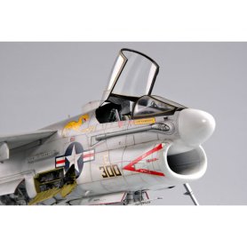 Trumpeter 02231 1/32 A-7E Corsair