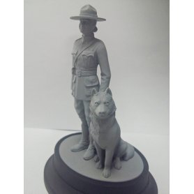 ICM 1:16 RCMP FEMALE OFFICER WITH DOG