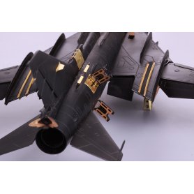 Eduard Su-17/22UM3K airbrakes KITTY HAWK