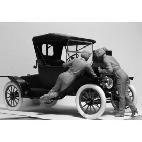 ICM 24010 Model T 1911 Touring