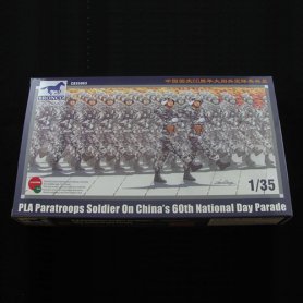 Bronco CB35063 PLA Paratroops Soliers Parade