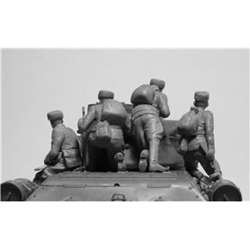 Icm 35369 T-34-85 with Riders