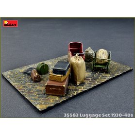 Mini Art 35582 1/35 Luggage Set 1930-40s