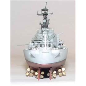Trumpeter 1:700 USS Missouri BB-63 / 1991