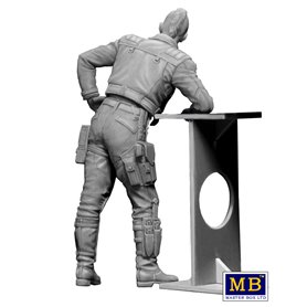 MB 24034 Keep moving.Nothing to see here.