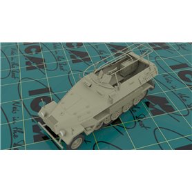 ICM 35102 Sd.Kfz.215/6 Ausf.A Command