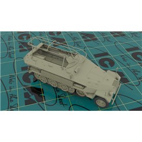 ICM 35102 Sd.Kfz.215/6 Ausf.A Command