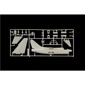 Italeri 1411 1/72 A-7E Corsair II