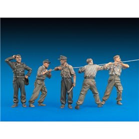 Mini Art 35285 German tank crew at work.Spec.edit