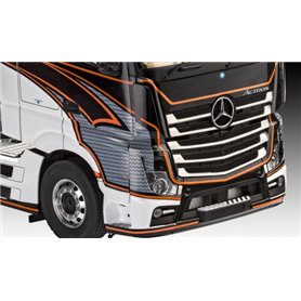 Revell 1:24 Mercedes-Benz Actros
