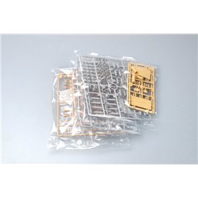 Trumpeter 1:35 Haubica s.FH 18 z załogą