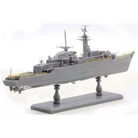 Dragon 7122 H.M.S. Antelope Type 21 Frigate  1/700