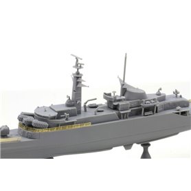 Dragon 7122 H.M.S. Antelope Type 21 Frigate  1/700