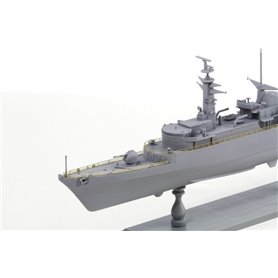 Dragon 7122 H.M.S. Antelope Type 21 Frigate  1/700