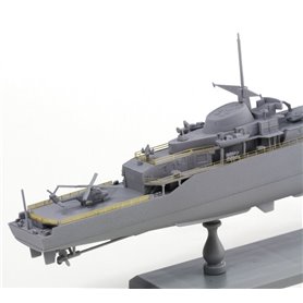 Dragon 7122 H.M.S. Antelope Type 21 Frigate  1/700