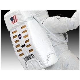 Revell 03702 Apollo 11 Astronaut on the Moon 1/8