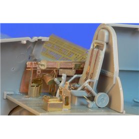 SB2C-4 interior REVELL/MON./Accurate Miniatures