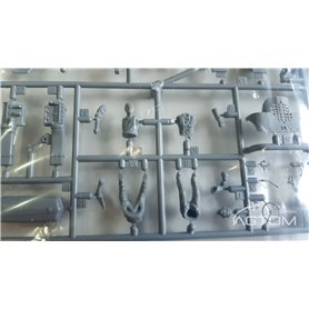 Tamiya 1:48 Vought F4U-1D Corsair z pojazdem Moto Tug