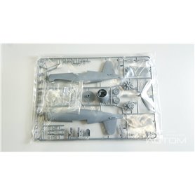 Tamiya 1:48 Vought F4U-1D Corsair z pojazdem Moto Tug