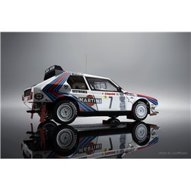 Beemax 24020 1/24 Lancia Delta S4 Martini