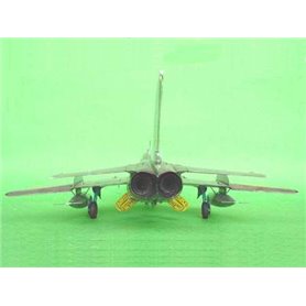 Trumpeter 1:32 China Shenyang FJ-6 - TRAINER