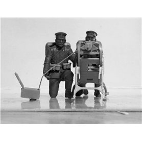 ICM 35711 MG08 Team