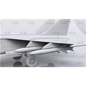ICM 1:48 MiG-25 BM - SOVIET STRIKE AIRCRAFT