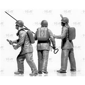 ICM 35902 Chernobyl 2 Fire Fighters