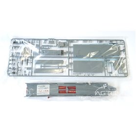 Tamiya 1:700 JMSDF Ohsumi LST-4001 - JMSDF DEFENCE SHIP