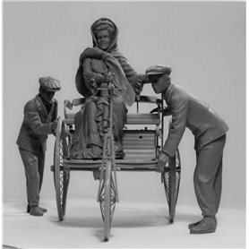 ICM 24041 Benz Patent-Motorwagen 1886 with Mrs. Benz & Sons