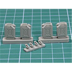 Eureka XXL Współczesne kanistry US Army w skali 1/35 przeznaczone do przechowywania paliwa. Zestaw składa się z 4 kanistrów z ży