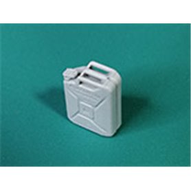 Eureka XXL Niemieckie kanistry do paliwa II WŚ w skali 1/35. Zestaw składa się z 4 szt. kanistrów z żywicy.