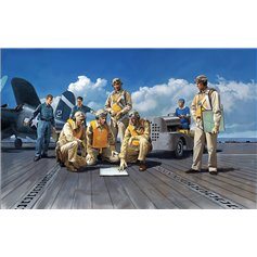 Tamiya 1:48 US Navy pilots and tractor 