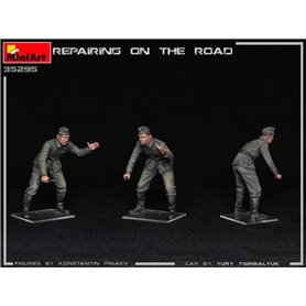 Mini Art 1:35 REPAIRING ON THE ROAD - Type 170V Cab