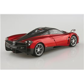Aoshima 1:24 Pagani Huayra 2012