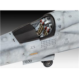 Revell 04974 1/72  EF-111A Raven