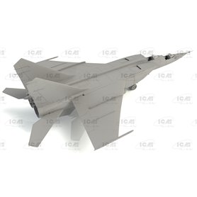 ICM 72176 MiG-25 RU, Soviet Training Aircraft