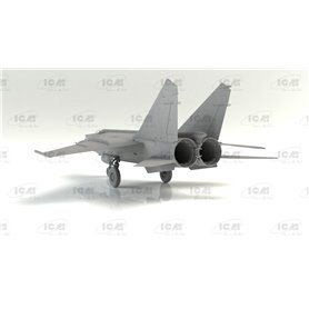 ICM 72176 MiG-25 RU, Soviet Training Aircraft