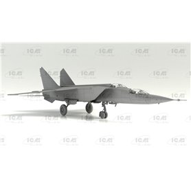 ICM 72176 MiG-25 RU, Soviet Training Aircraft