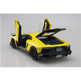Aoshima 1:24 Lamborghini Aventador LP720-4 - 50 ANNIVERSARIO