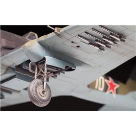 Zvezda 1:48 Ilyushin Il-2 Stormovik - SOVIET ATTACK AIRCRAFT