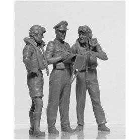 ICM 32043 Gloster Gladiator Mk.I with British Pilots in Tropical Uniform