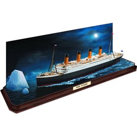 Revell 05599 1/24 RMS Titanic + 3D Puzzle ICEB